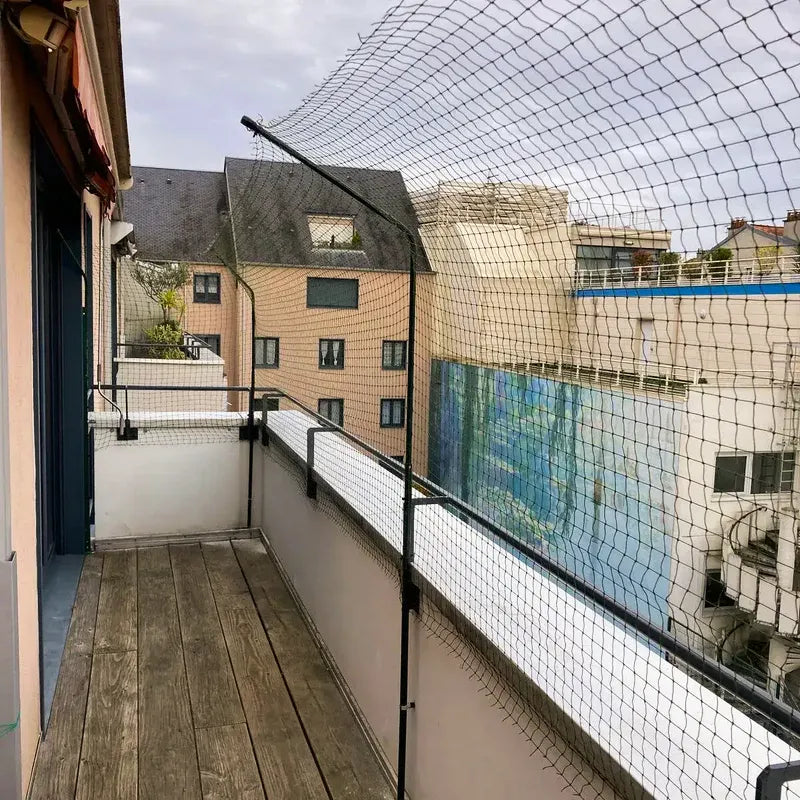 Cloture pour chat dans sur un balcon