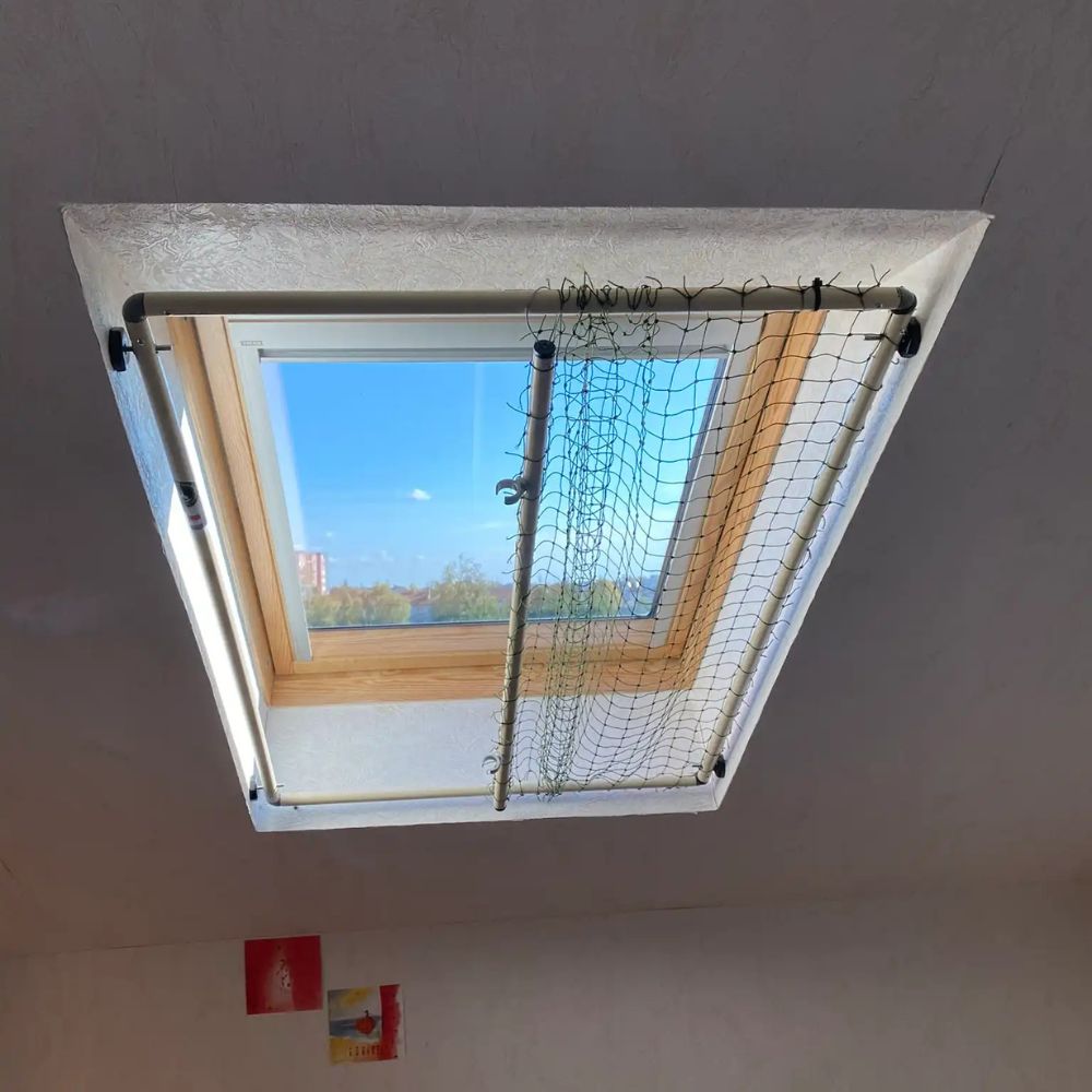 Cadre fenetre type velux pour chat