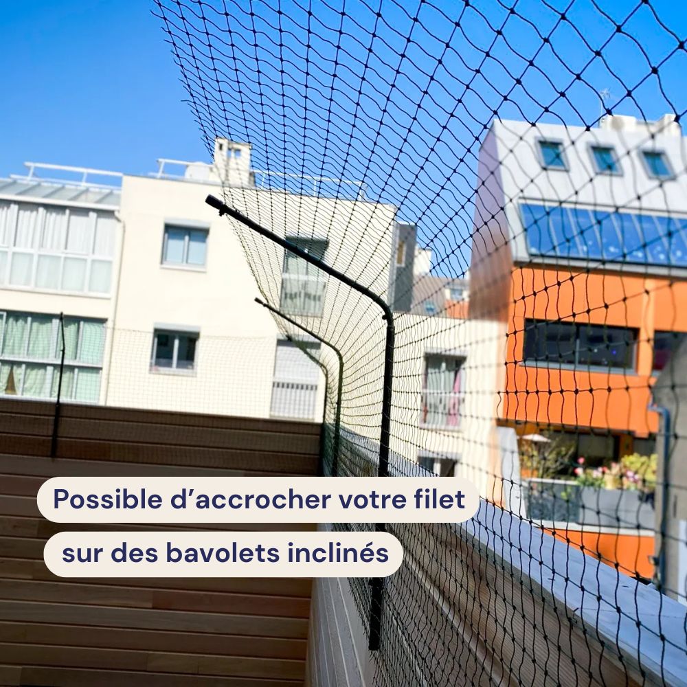 Filet pour balcon pour chat accroché sur des bavolets