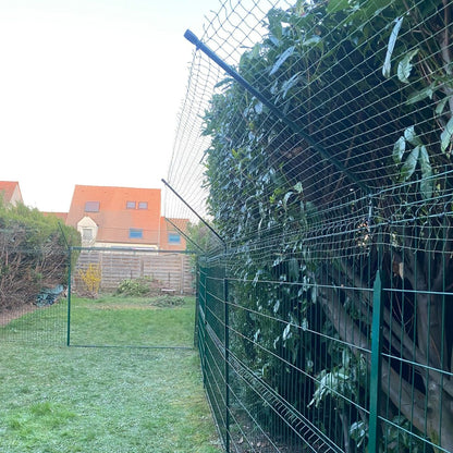 Des bavolets avec filet de protection pour chat pour sécuriser un jardin